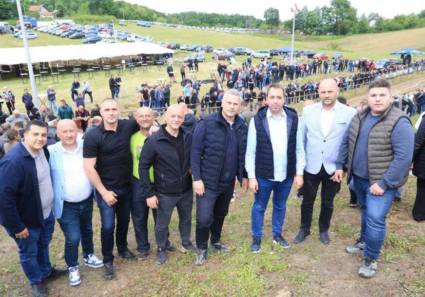 (FOTO) Selak prisustvovao štraparijadi u Kolima "Podržavam vrijedne domaćine i sve koji čuvaju duh Republike Srpske"