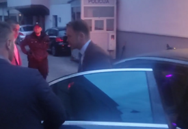 (VIDEO) Očekuje se obraćanje medijima: Opozicija iz Srpske i Trojka se sastala sa šefom britanske diplomatije