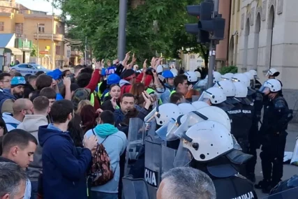 ŽANDARMERIJA OKRUŽILA ZGRADU Niški studenti proveli noć ispred Osnovnog suda, priveden vojni veteran