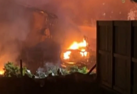(VIDEO, FOTO) Zapaljeno 15 kuća: Srušio se avion u naselje, vatrogasci spašavaju ljude "Kerozin je svuda"