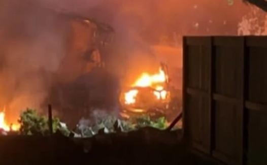 (VIDEO, FOTO) Zapaljeno 15 kuća: Srušio se avion u naselje, vatrogasci spašavaju ljude "Kerozin je svuda"
