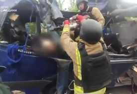 (UZNEMIRUJUĆI VIDEO) "Ovo je bilo namjerno ubijanje civila" Zelenski objavio stravične scene s lica mjesta, UBIJENA CIJELA PORODICA u ruskom napadu