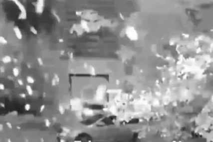 (VIDEO) UKRAJINA DRONOVIMA ZASULA MOSKVU Odjeknule snažne detonacije, pogođena zgrada, zatvoreni aerodromi