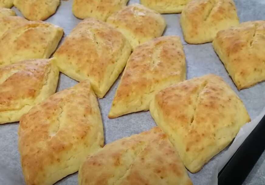 (VIDEO) ZABORAVITE NA PRŽENJE Ovi uštipci iz rerne su savršeno mekani, sočni i gotovi za pola sata