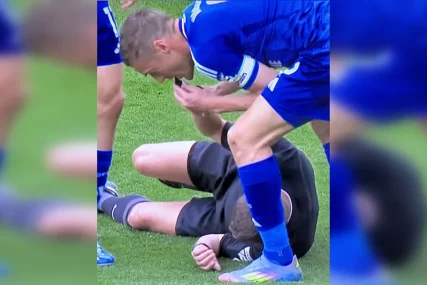 (VIDEO) IGRAČ NASMIJAO CIJELI STADION Sudija ležao povrijeđen, on umjesto njega DUVAO U PIŠTALJKU