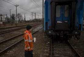 Mašinovođi povrijeđena noga od gelera: Ruski dron napao civilni voz Ukrajinaca, šta će biti sa "dogovorenim" primirjem