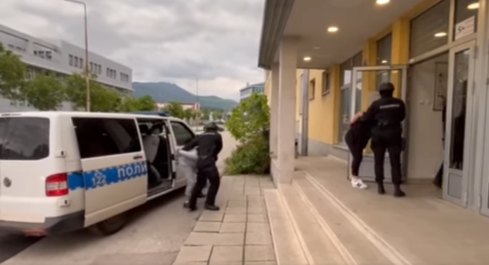 (VIDEO) Oštetili više osoba za 20.000 KM: Osumnjičeni za IZNUDU u ime Đorđa Ždrale predati tužiocu