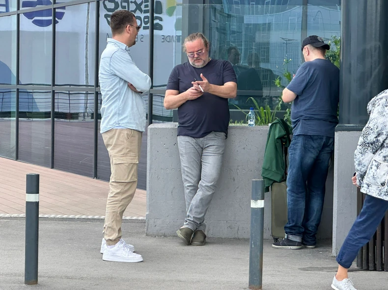 (VIDEO, FOTO) Pjevač šokirao izgledom: Željko Šašić obuo OVO, pa nasmijao mnoge