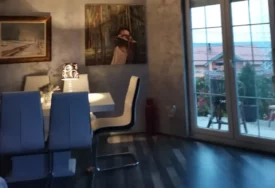 “NISAM BACALA PARE PO KAFANAMA” Pjevačica ima dvije kuće vrijedne preko 500.000 evra, svi se pitaju odakle joj   