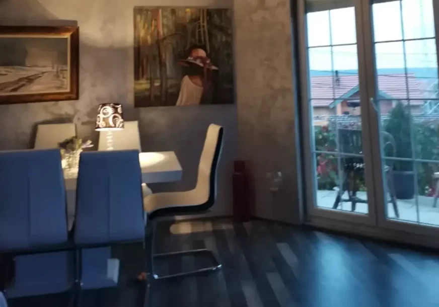 “NISAM BACALA PARE PO KAFANAMA” Pjevačica ima dvije kuće vrijedne preko 500.000 evra, svi se pitaju odakle joj   