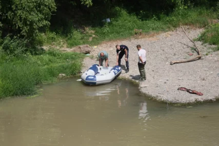(VIDEO, FOTO) U džaku PRONAĐENE LJUDSKE NOGE: Policija traga za dijelovima tijela koji su pronađeni na obali rijeke