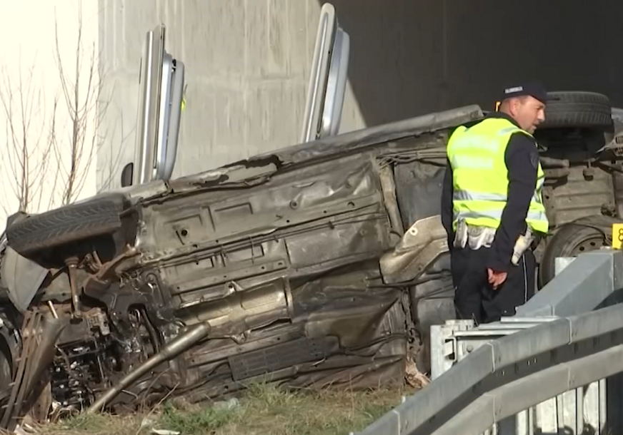 (FOTO) DETALJI TRAGEDIJE KOD MALČE U sudaru automobila poginulo dijete (3), drugo dijete (5) teško povrijeđeno