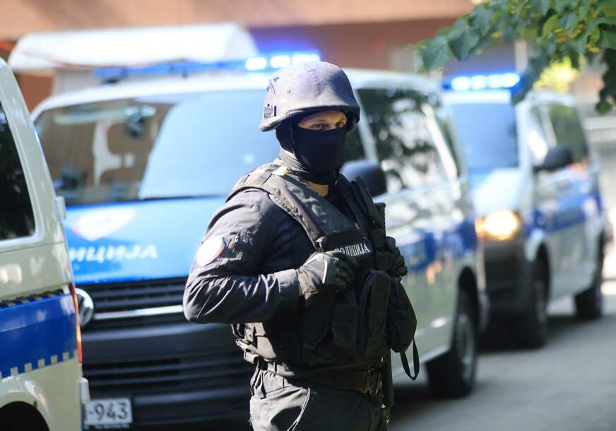 HAPŠENJE U ISTOČNOM SARAJEVU Tuča u blizini kafane, 2 osobe privedene zbog nanošenja povreda muškarcu