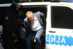 Milan Miličević izlazi iz policijskog vozila