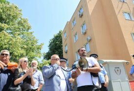 (VIDEO, FOTO) "MILANE, ČEKAMO TE NAPOLJU" Radulović poručio da u Republici Srpskoj svakog može zadesiti Miličevića sudbina