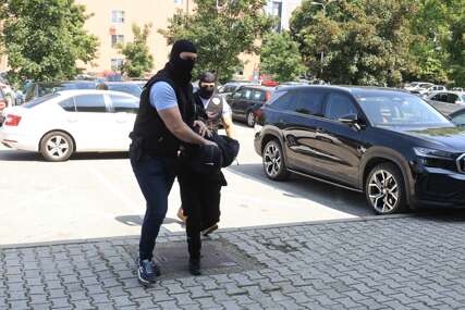 (VIDEO, FOTO) Rosić sproveden u banjalučko tužilaštvo: U pretresu zaplijenjeno više od 2 KILOGRAMA MARIHUANE