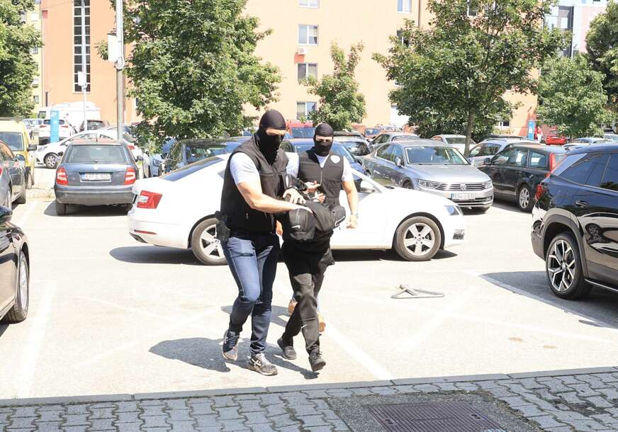 (FOTO) Tužilaštvo zatražilo pritvor za Rosića (43): U pretresima automobila i stana pronađeno VIŠE OD 2 KILOGRAMA MARIHUANE I KOKAIN