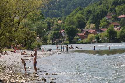 BiH SE "PRŽI" NA SUNCU Za naredna dva dana IZDATO NARANDŽASTO UPOZORENJE, živa u termometru "skače" i do 41 stepen