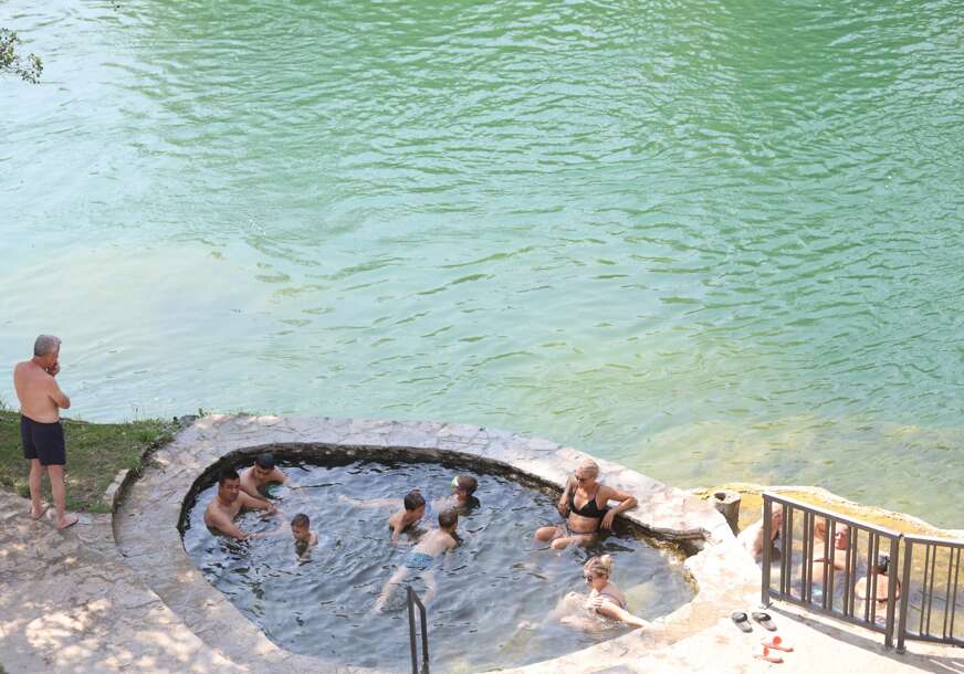 Kupanje u vrelima Vrućice 