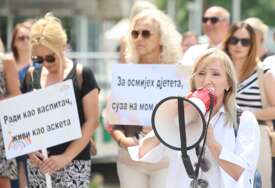 (VIDEO, FOTO) "Ili pregovori, ili ŠTRAJK UPOZORENJA" Zaposleni u javnim vrtićima traže 20 odsto povišice, na protestu i direktor