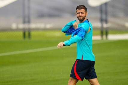 (VIDEO) Kraj jedne ere za BiH fudbal: Miralem Pjanić ispraćen emotivnim scenama u Zenici