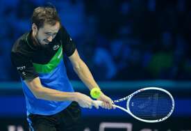 OVO NIKO NIJE OČEKIVAO Medvedev eliminisan u prvom kolu Vimbldona, Francuz ga "pokosio"