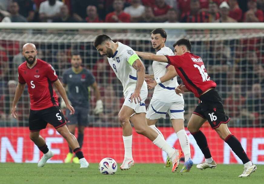 Aleksandar Mitrović na meču Albanija - Srbija