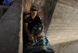 (VIDEO) Preživljava od kontejnera i dnevnice: Anel iz Zenice 9 godina SPAVA ISPOD MOSTA, nikada se nije razbolio