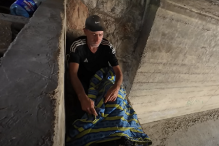 (VIDEO) Preživljava od kontejnera i dnevnice: Anel iz Zenice 9 godina SPAVA ISPOD MOSTA, nikada se nije razbolio