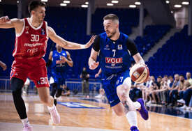 (FOTO) NIŠTA OD SRPSKOG FINALA Budućnost trojkom uz zvuk sirene srušila crveno-bijele