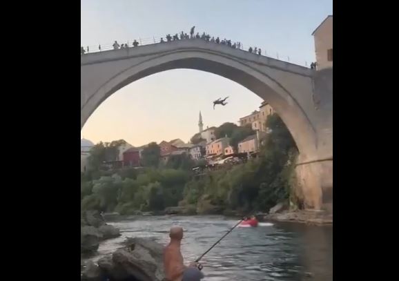 Skok sa Starog Mosta u Neretvu