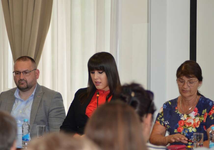 Panel diskusija "Pamtimo za mir ": Veliki broj žena i muškaraca nikada nije javno progovorio o PREŽIVLJENOM SILOVANJU U RATU
