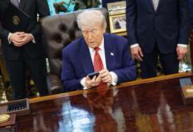 Očekuje se i telefon: Predsjednik SAD planira da pokrene mrežu Trump Mobile