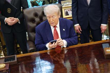 Očekuje se i telefon: Predsjednik SAD planira da pokrene mrežu Trump Mobile