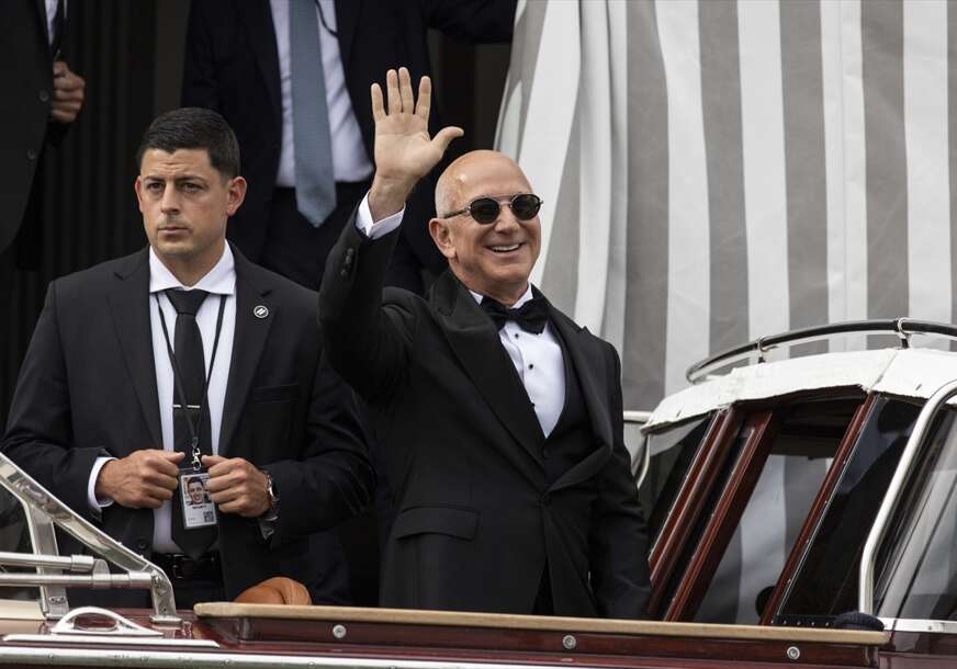 Prodao akcije Amazona: Džef Bezos zaradio skoro 6 milijardi dolara