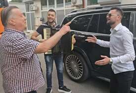 (VIDEO) „PAMTIĆU TE CIJELOG ŽIVOTA“ Finalista „Zvezda Granda“ iznenadio Halida Bešlića, oduševio ga sa izvedbom njegove PJESME