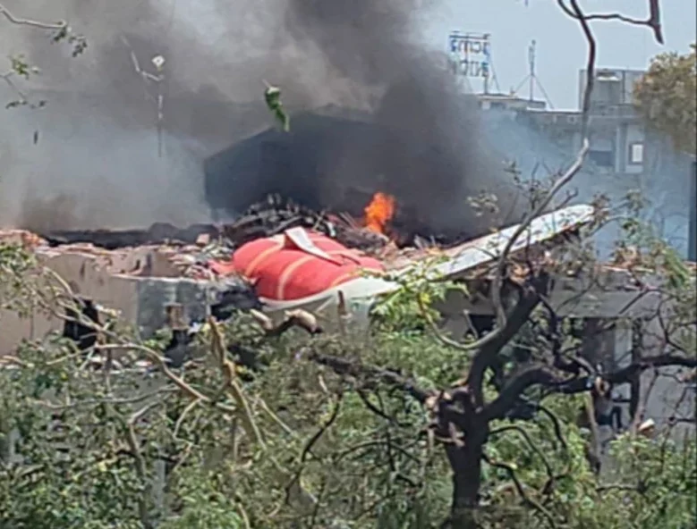 Avion se srušio u Indiji 