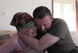 (VIDEO) "DA LI SANJAM?" Majka pronašla sina  nakon 40 godina, snimak susreta lomi srce