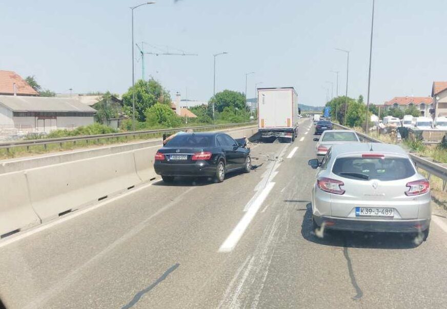 Saobraćajna nesreća na brzoj cesti