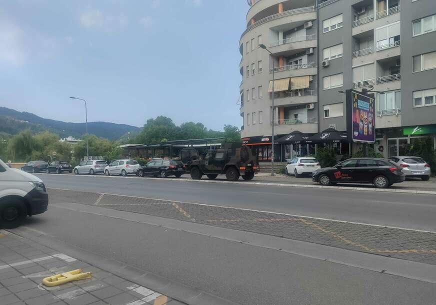 (VIDEO) Šta se dešava u Banjaluci: Vozila EUFOR-a kod mosta Venecija "Kao da nekoga čekaju"