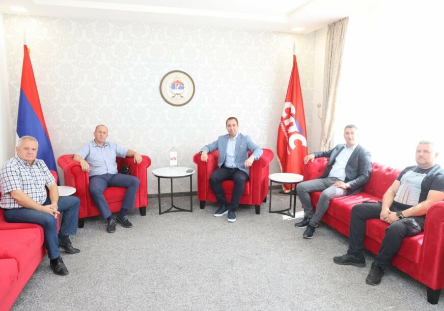 (FOTO) Ugledni profesori i privrednik iz Prijedora pristupili SPS "Spremni da daju konkretan doprinos razvoju Srpske"