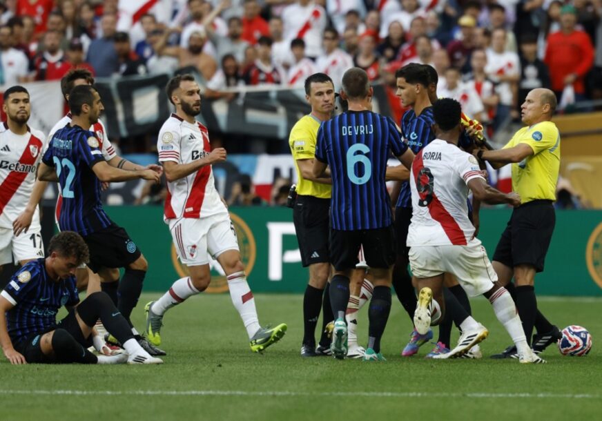 tuča na utakmici Inter - River Plejt