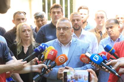 (VIDEO, FOTO) Protest se nastavlja sutra: Milan Miličević OSTAJE U ZGRADI TUŽILAŠTVA