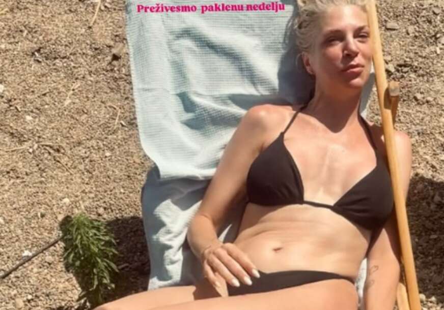 (FOTO) "NE TREBAJU TI SILIKONI" Pjevačica blista poslije razvoda, pozirala u kupaćem kostimu