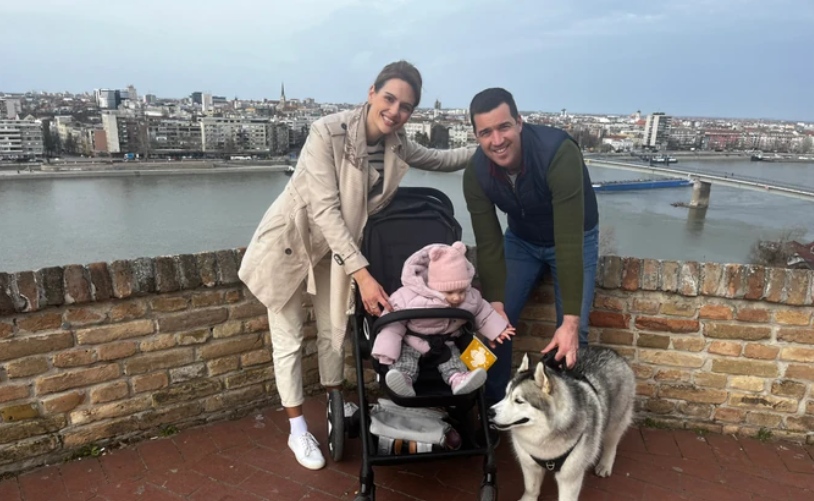 (FOTO) "To je bila ljubav na prvi pogled" Kristina i Nikola su USVOJILI DJEVOJČICU, pa podijelili svoje trenutke sreće i straha