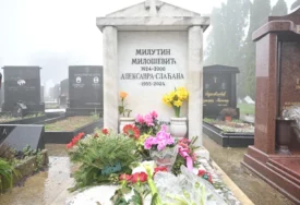 VANDALI OŠTETILI SPOMENIK PJEVAČICE Obnovljen grob Slađane Milošević, popravljena slova i očišćena farba