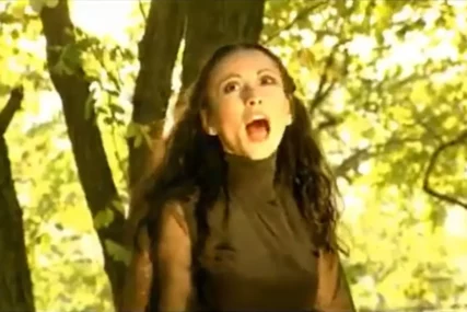 U jeku popularnosti povukla se sa scene: Ova pjevačica je PROMIJENILA IME I PROFESIJU, iznenadićete se kada čujete čime se danas bavi