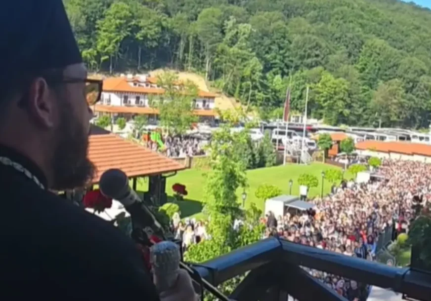 Ljekari su im rekli da ne mogu imati djecu: Branko i Nikolina su klekli pred IKONU BOGORODICE u manastiru Tumane, vjeruju da se baš zbog toga DOGODILO ČUDO