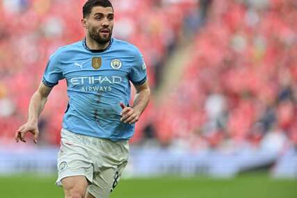 Veže ih Mančester: Mateo Kovačić u Srbiji na oporavku, uslikan u društvu legendarnog srpskog fudbalera