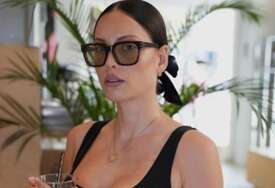 (FOTO) "ŽENA OD MILION DOLARA" Mirka Vasiljević u vrelom izdanju, grudi u prvom planu